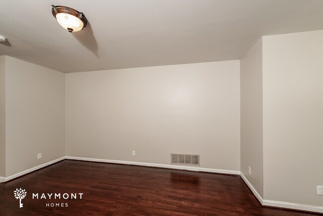 Foto del edificio - 900 Glenvalley Dr
