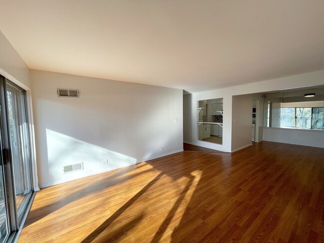Building Photo - 5400 Carriageway Dr