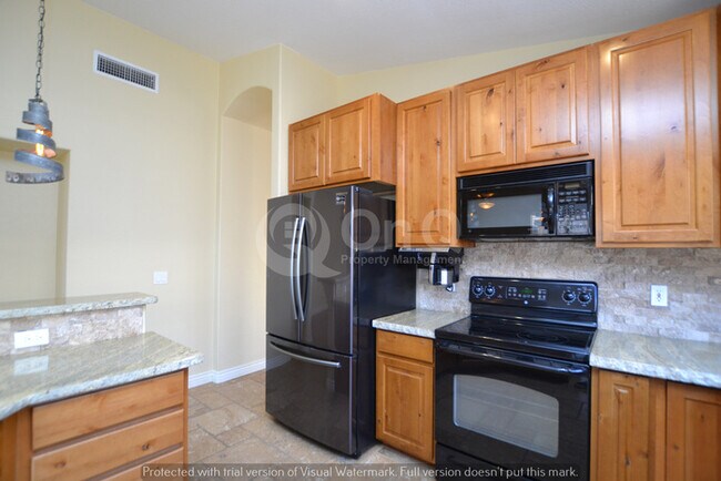 Building Photo - Arrowhead Ranch! Lake/Golf Course Community!
