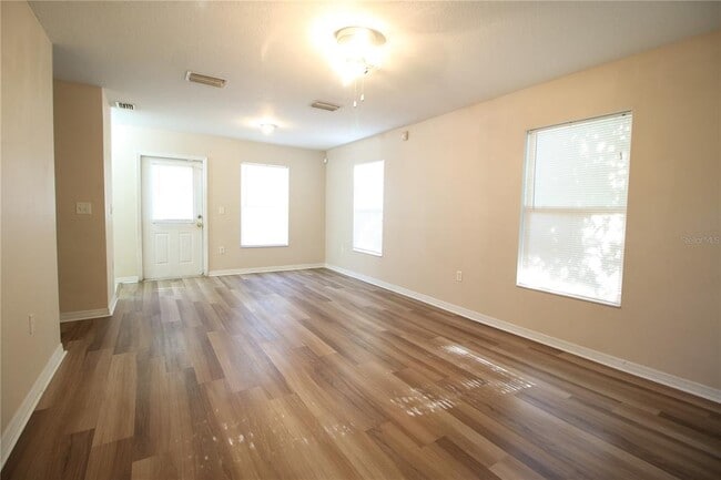 Foto del edificio - 720 Newton Ave S