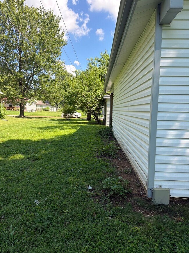 Building Photo - 602 Ledyard Dr