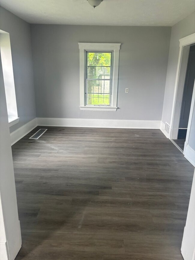 Building Photo - 3bd Single Cash Pay