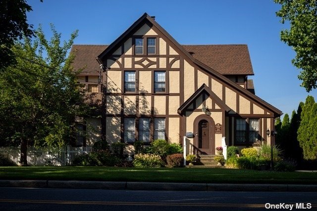 Primary Photo - 576 Scranton Ave