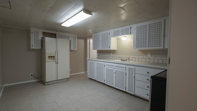 Kitchen - 1328 Monte Vista Dr