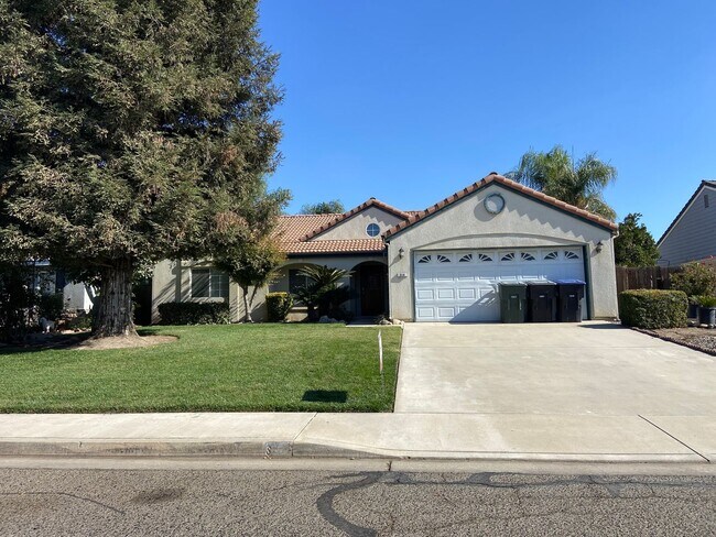 Foto del edificio - NE Visalia home available now!
