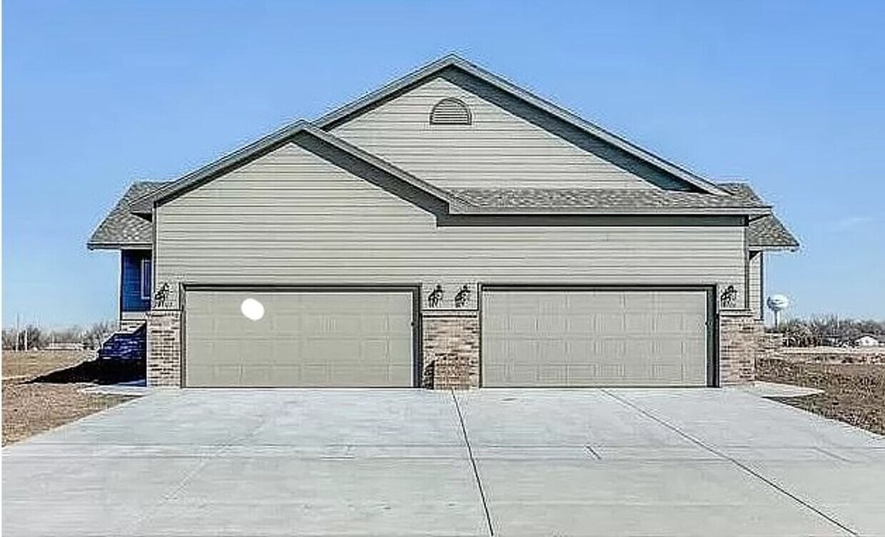 2102/06 E Village Estates Dr Apartment for Rent in Park City, KS