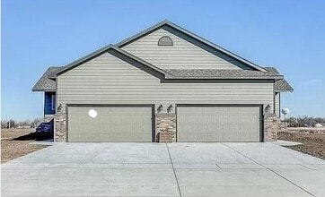 Building Photo - 2102-2106 E Village Estates Dr