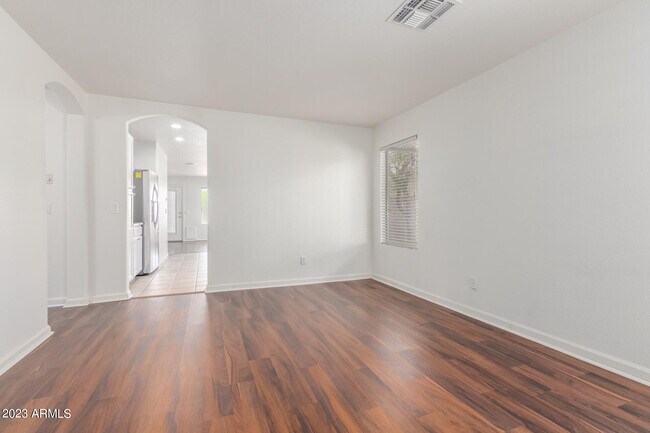 Foto del edificio - 1944 N 107th Dr