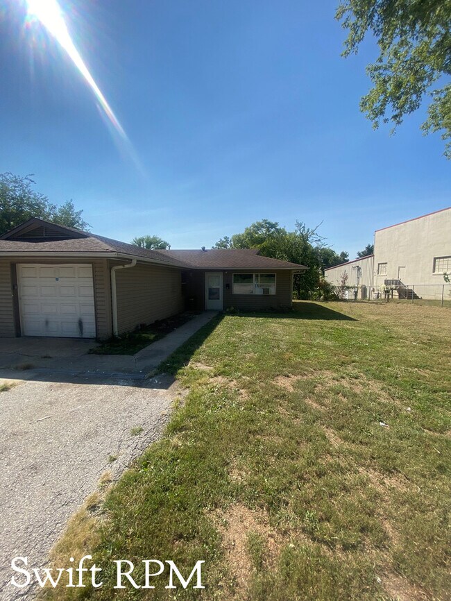 Foto del edificio - 746 Blue Ridge Blvd