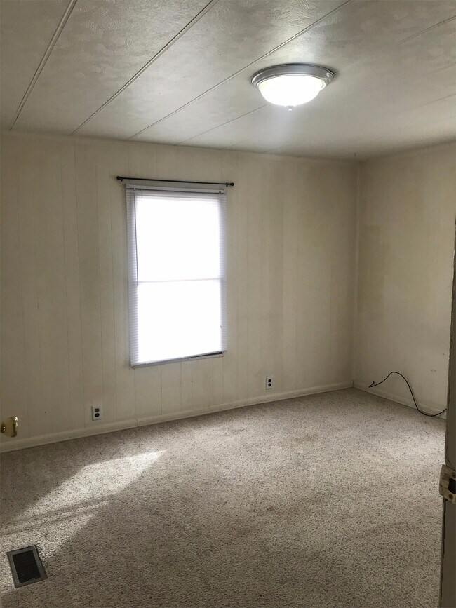 Building Photo - 117 S Fork Rd