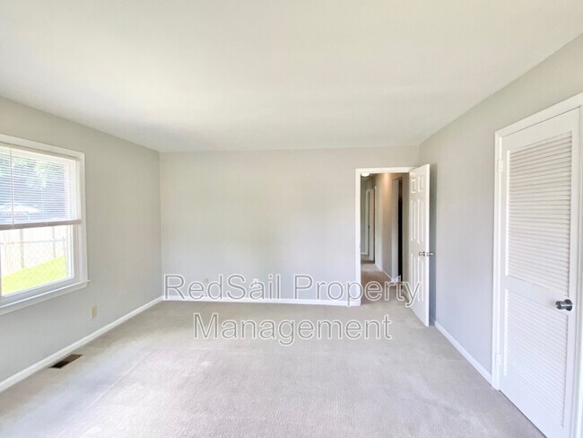 Foto del edificio - 3809 Ludgate Dr