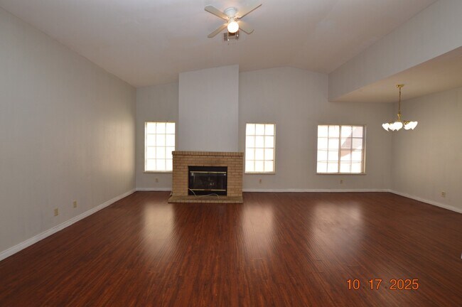 Foto del edificio - 7712 Musical Ln