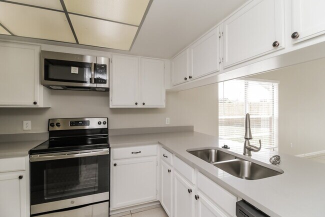 Building Photo - 4008 Rapids Ct