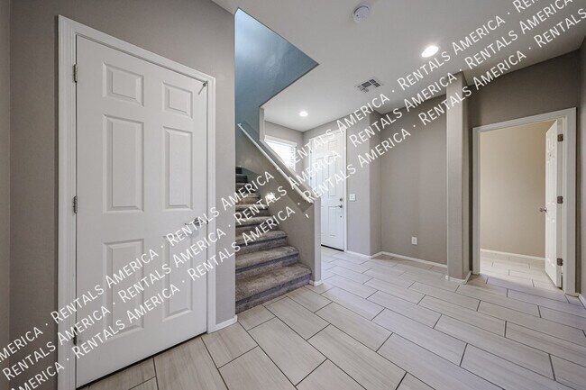 Building Photo - 257 N 56th Pl