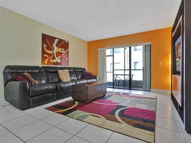 Building Photo - 158 Lakeview Drive 103, Weston, FL 33326