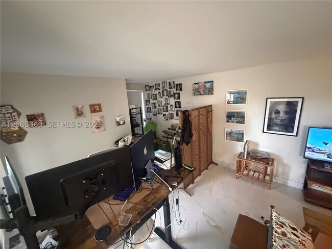Building Photo - 9010 SW 125th Ave