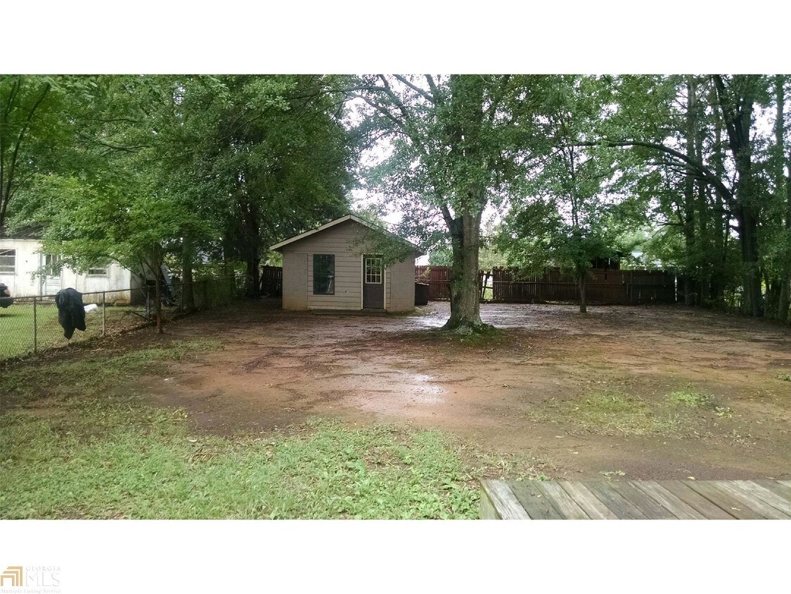 Building Photo - 1120 Parkview Dr