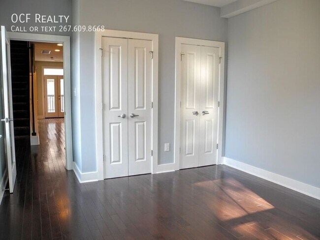 Building Photo - Three Bed Fairmount Apartment