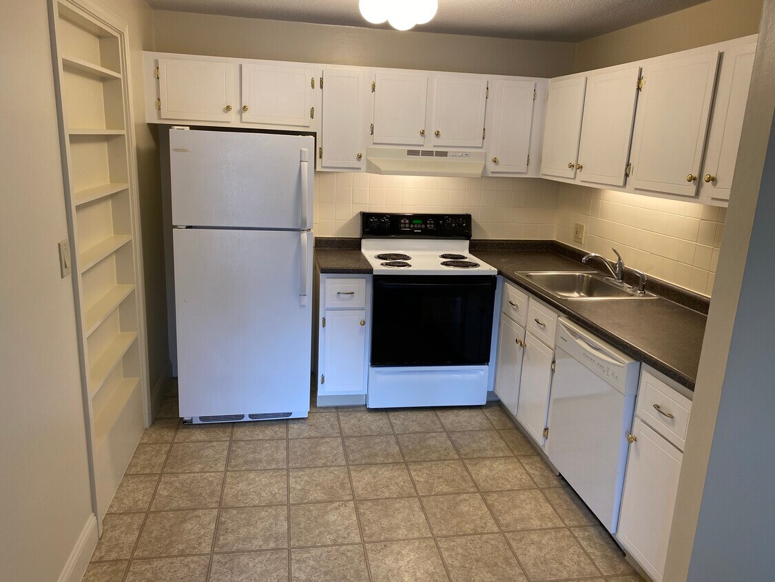 133 English Village Rd Unit 304, Manchester, NH 03102 Condo for Rent