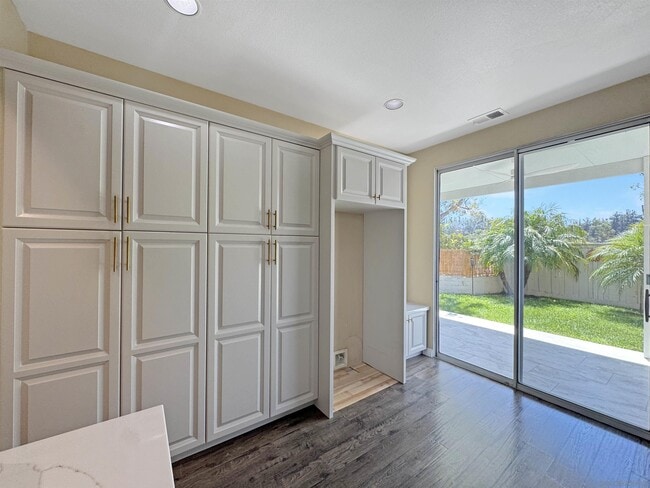 Building Photo - 2204 Lago Ventana