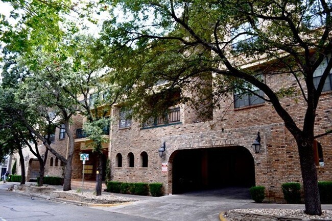 Foto del edificio - Short walk to UT Campus!