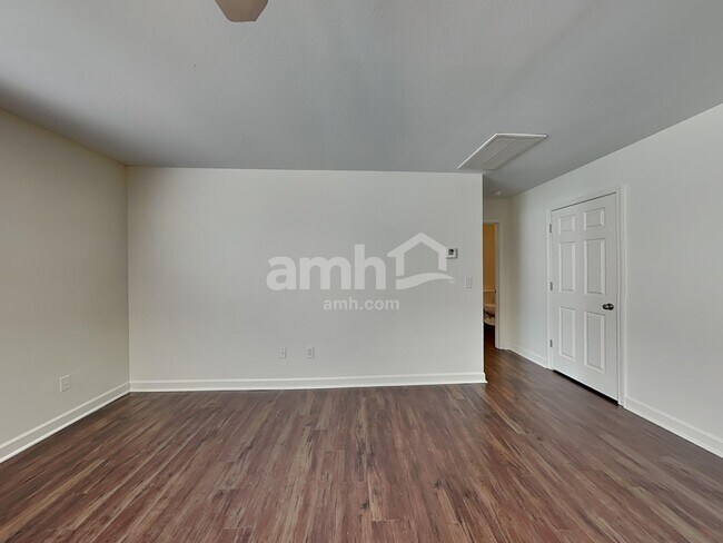 Foto del edificio - 233 Worcester Ln
