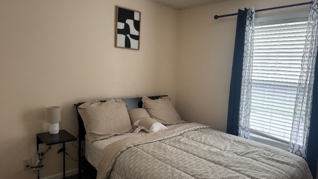 Foto del edificio - 3409 Summerfield Dr