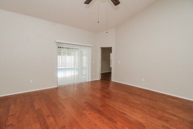 Foto del edificio - 348 Ashton Woods Ln
