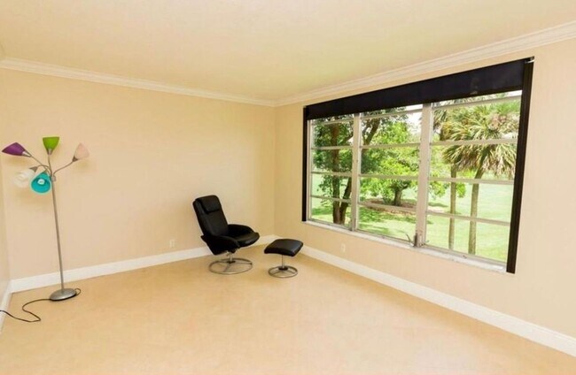 Foto del edificio - 3351 S Palm Aire Dr