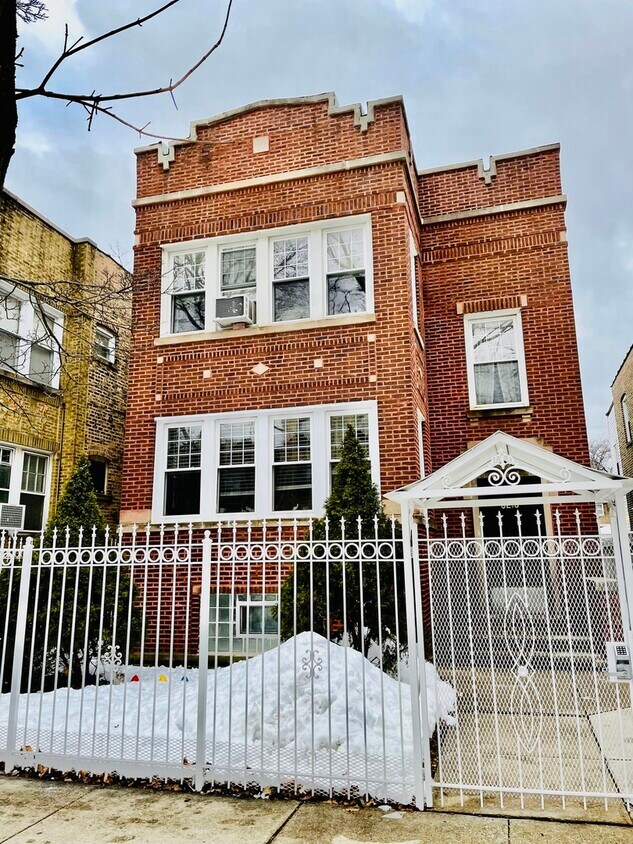 Primary Photo - 6218 N Artesian Ave