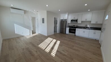 Building Photo - 907 Herbine St