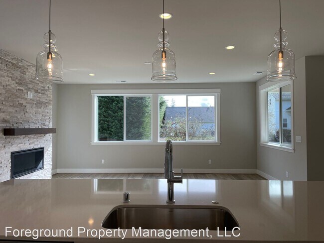 Foto del edificio - 5 br, 4 bath House - 736 216th Pl SE