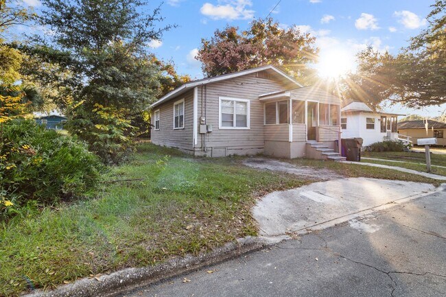 Foto del edificio - Cute 2 bedroom 1 bathroom single family house