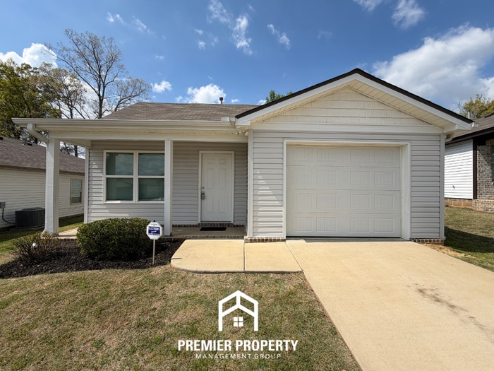 Charming 3BR/2BA Tuscaloosa Home | Hardwood Floors, Covered Patio & Fenced Yard - Charming 3BR/2BA Tuscaloosa Home | Hardwood Floors, Covered Patio & Fenced Yard