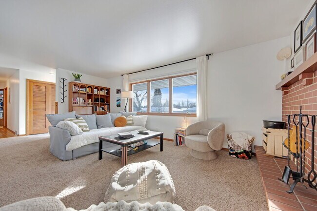 Foto del edificio - Gorgeous 3 Bedroom In Saint Anthony Village - Dogs Welcome!