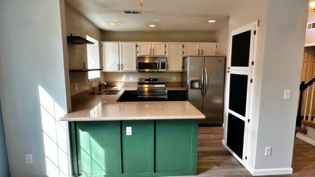 Foto del edificio - Quiet End Unit 3 Bed 2 Bath Townhome in Cherry Creek Schools Close to Cherry Creek Reservoir!! 2 ...