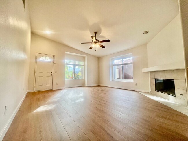 Foto del edificio - AVAILABLE NOW!!! 3 Bedroom 2 Bathroom Home in La Quinta