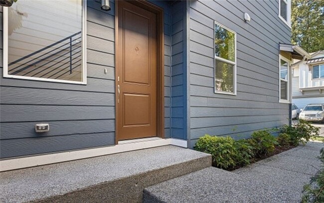 Building Photo - Beautiful East facing Home at King's corner with 4 Bed and 2.5 bath