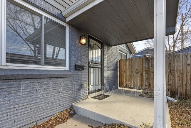 Photo - 1010 Newton St House