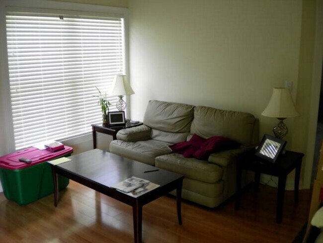 Foto del edificio - 2045 Central Ave