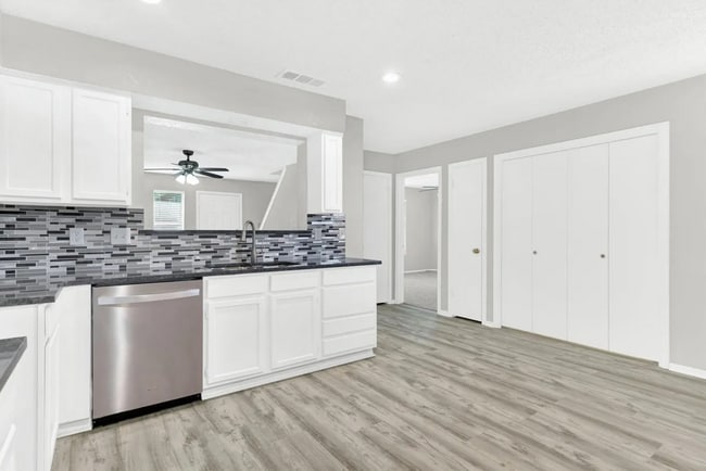 Kitchen - 701 Wolftrap Dr