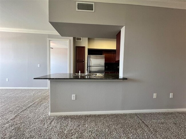 Building Photo - 7575 Kirby Dr