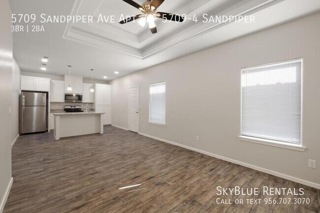 Foto del edificio - 5709 Sandpiper Ave