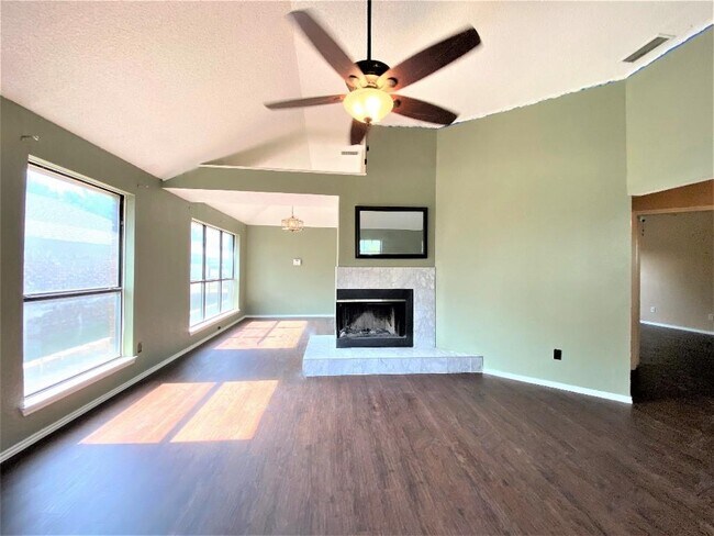 Foto del edificio - 1514 Summerwind Ln