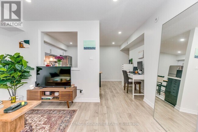 Building Photo - 10 Douro St