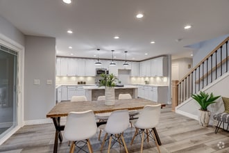 Building Photo - 2716 Parklake Dr