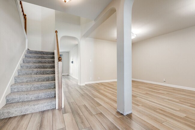 Building Photo - 5-Bedroom Home Alamo Ranch