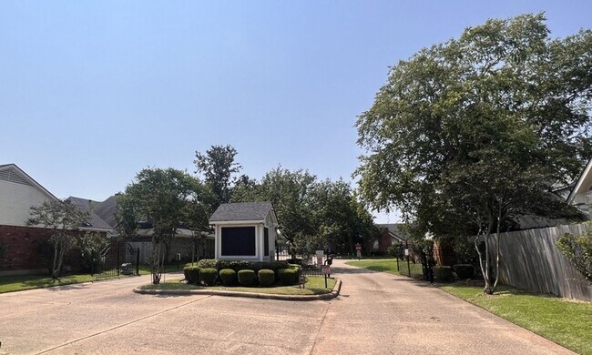 Foto del edificio - GATED COMMUNITY