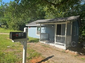 Building Photo - 217 Banks St