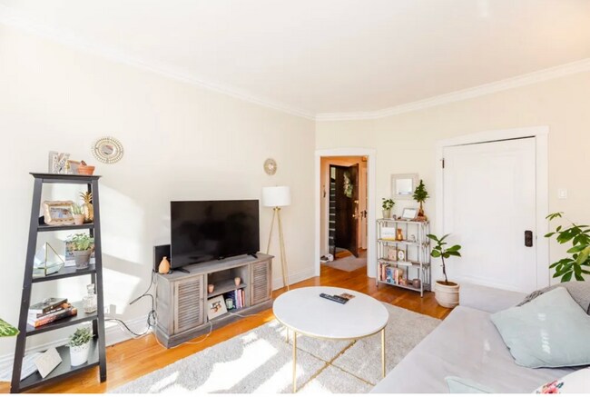 Foto del edificio - 823 W Wrightwood Ave